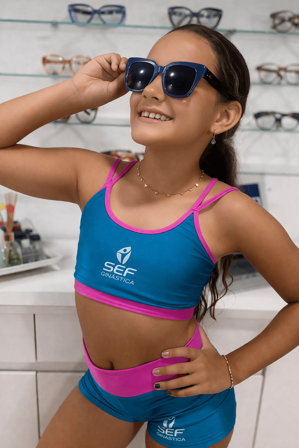 Criança com óculos — Óticas Michelle